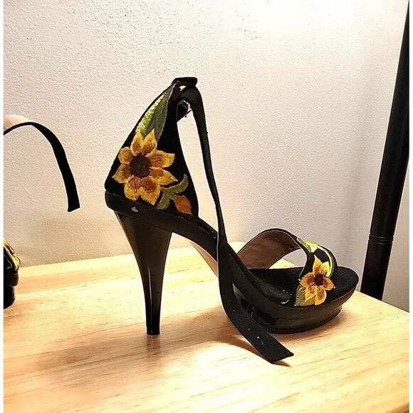 NWOB Hikal Bolom Handmade Floral Embroidered Stiletto Heels From Mexico Sz 7 US - Picture 10 of 12
